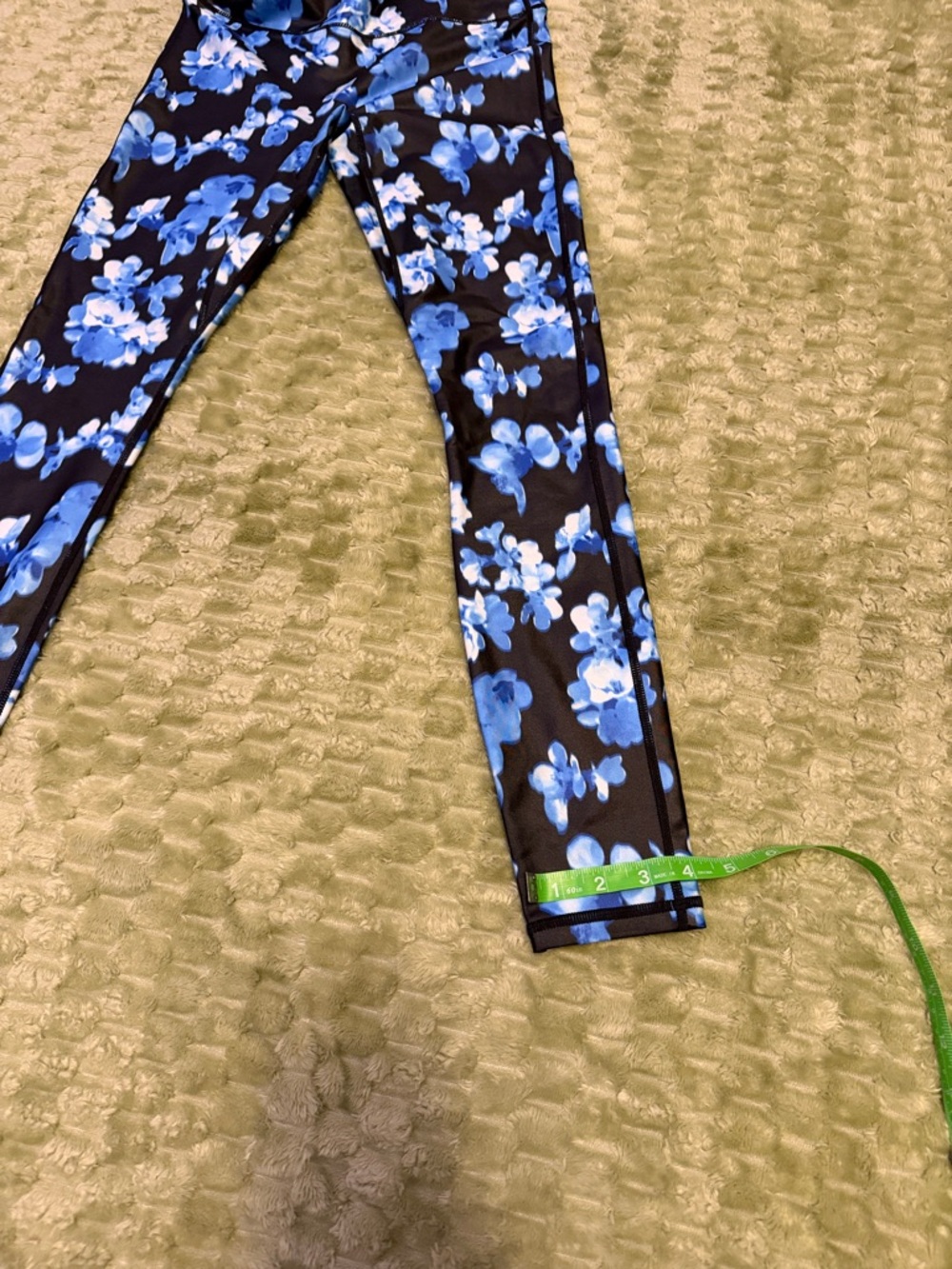 Fabletics Medium Black Leggings with Blue Floral Print - Picture 5 of 13